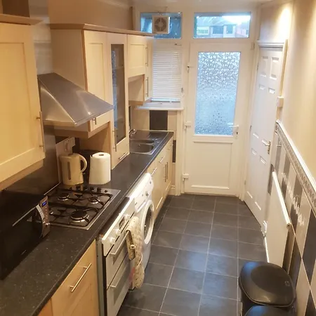 A Single Cosy Room In 4 Bedroom Property-3
